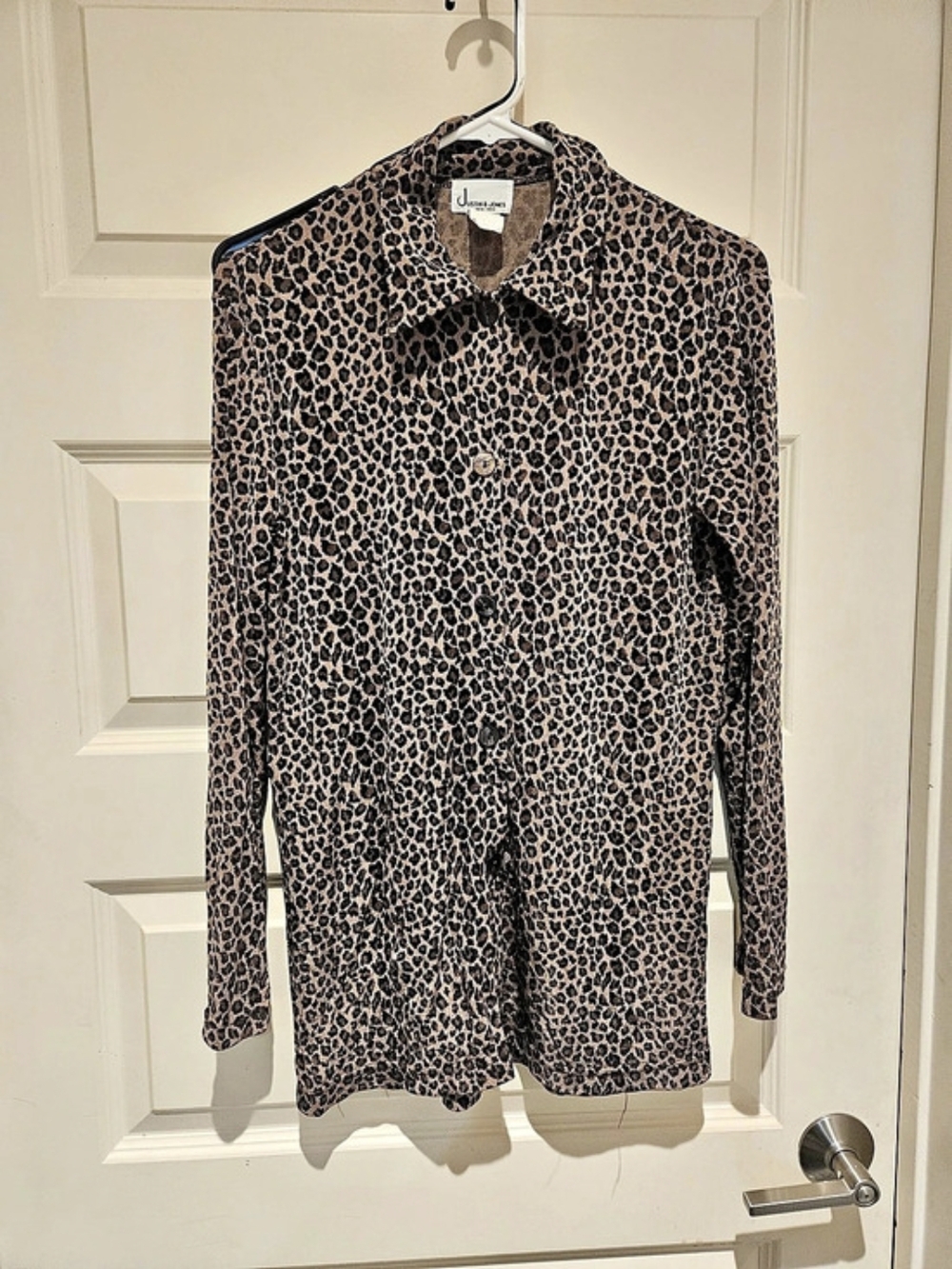 Justin B. Jones Leopard Print Button Down Shirt Size Small